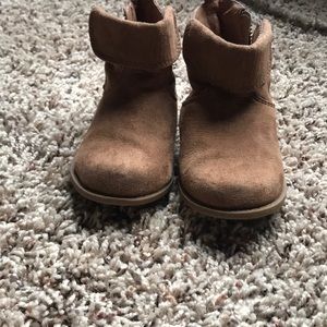 Girls Old Navy size 6 boot.